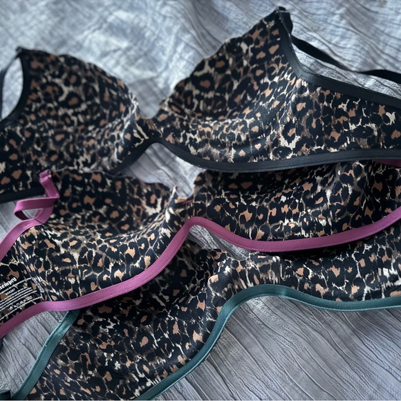 32D B Temped bras.  3- Black, Fuchsia, and emerald green. - Picture 3 of 4